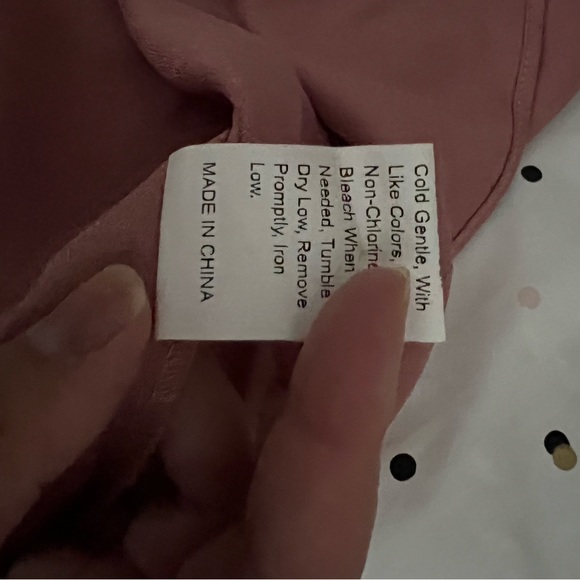 Light weight dusty pink sleeveless top. - Picture 3 of 3